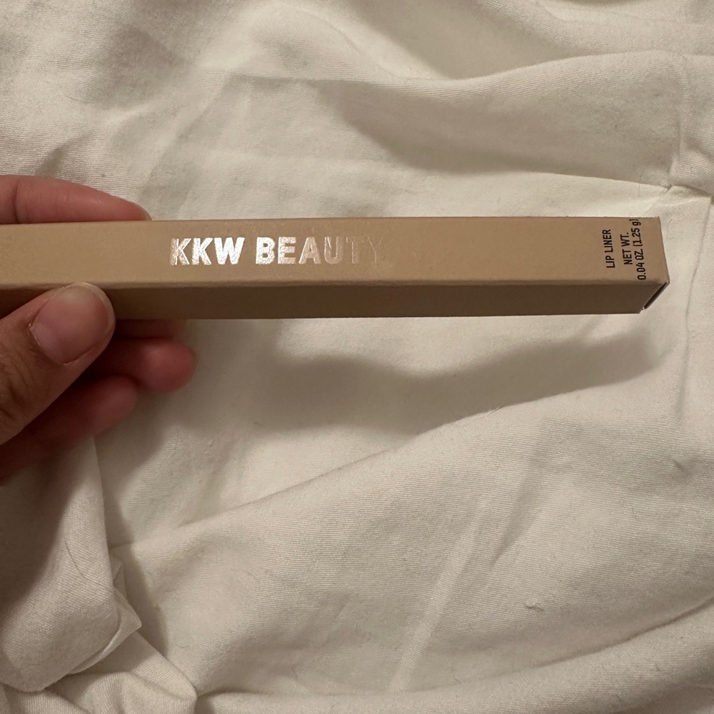 NIB DISCONTINUED KKW BEAUTY NUDE LIP LINERS NUDE 1: LIGHT TRUE NUDE